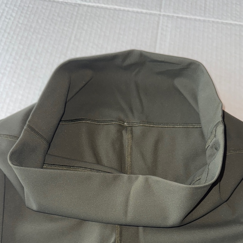 *LIKE NEW* Lululemon 28” Dark Olive Size 8 High-Rise Leggings - Picture 9 of 12